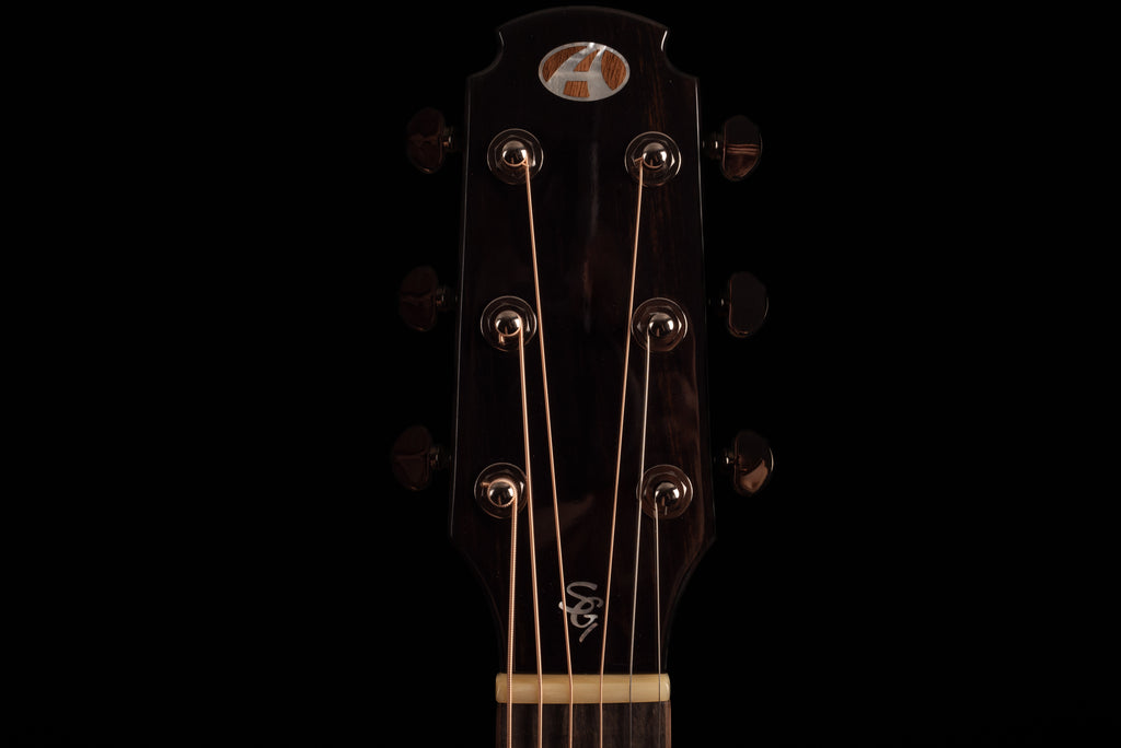 AVENIR 20 SERIES AUDITORIUM CEDAR ROSEWOOD