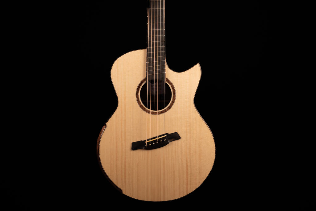 AVENIR 25 SERIES AUDITORIUM ENGELMANN SPRUCE WENGE FAN FRET